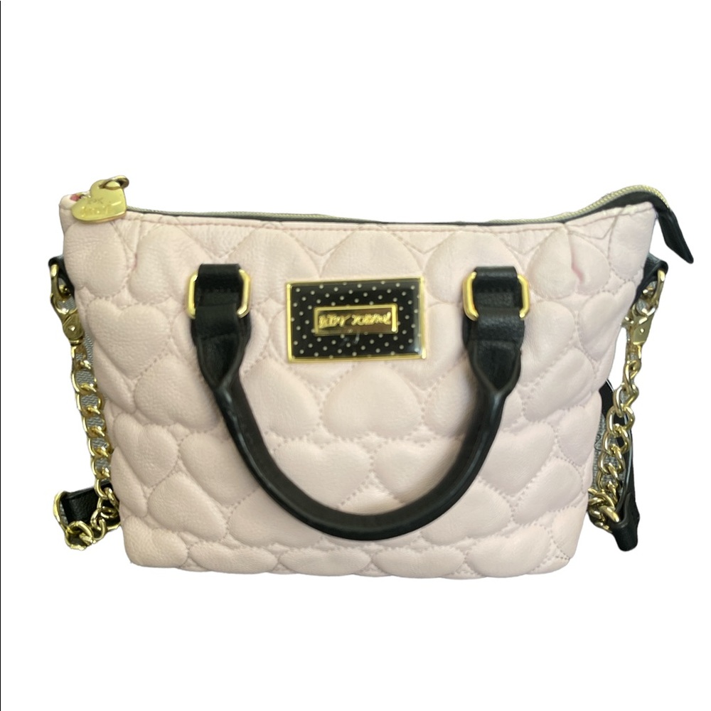 BETSEY JOHNSON [BLACK & PINK QUILTED PINK HEARTS CROSSBODY TOTE]